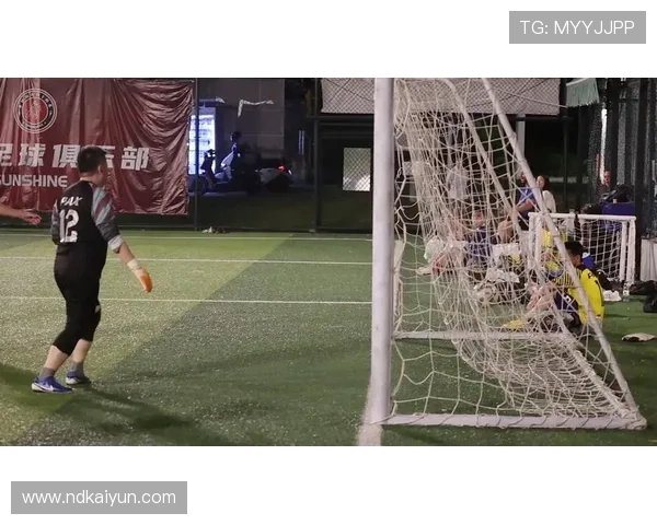 2月25日精彩足球比赛回顾与精彩瞬间分析